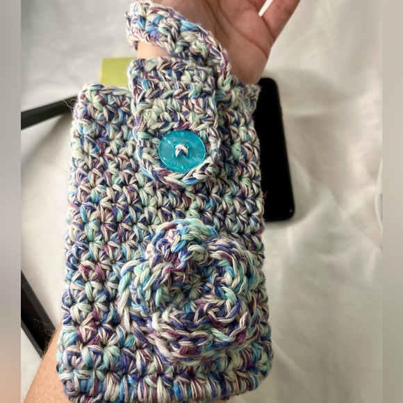 Handmade/Crocheted Cell Phone Wristlet - Picture 7 of 10